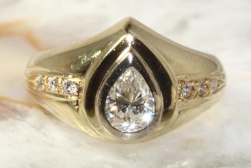 Diamantring in Tropfenform Gold 585 