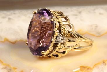 Ring Amethyst und 2 Diamanten Gelbgold 585 